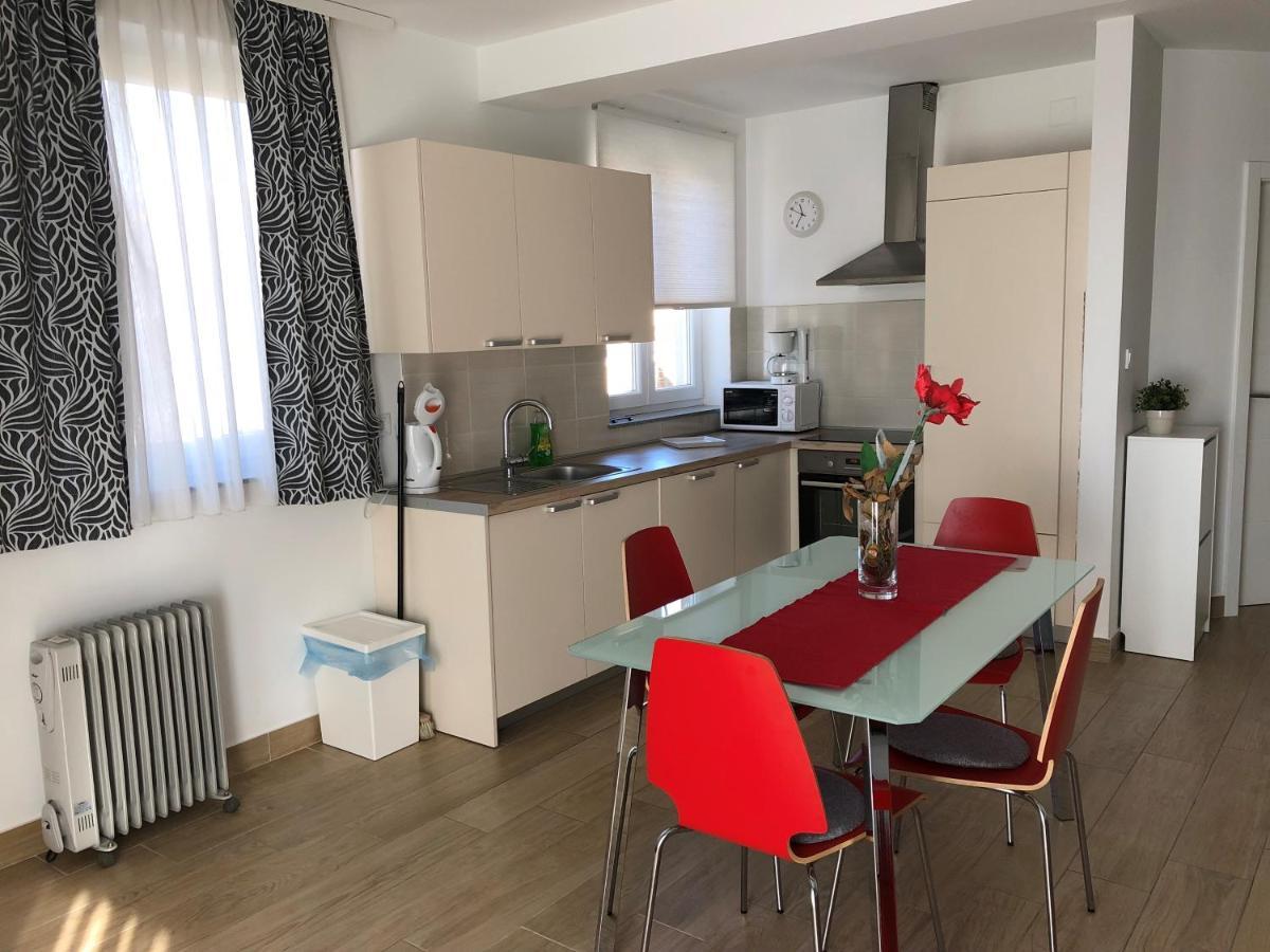 Apartmani I Sobe Ivancic1 Novi Vinodolski Bagian luar foto