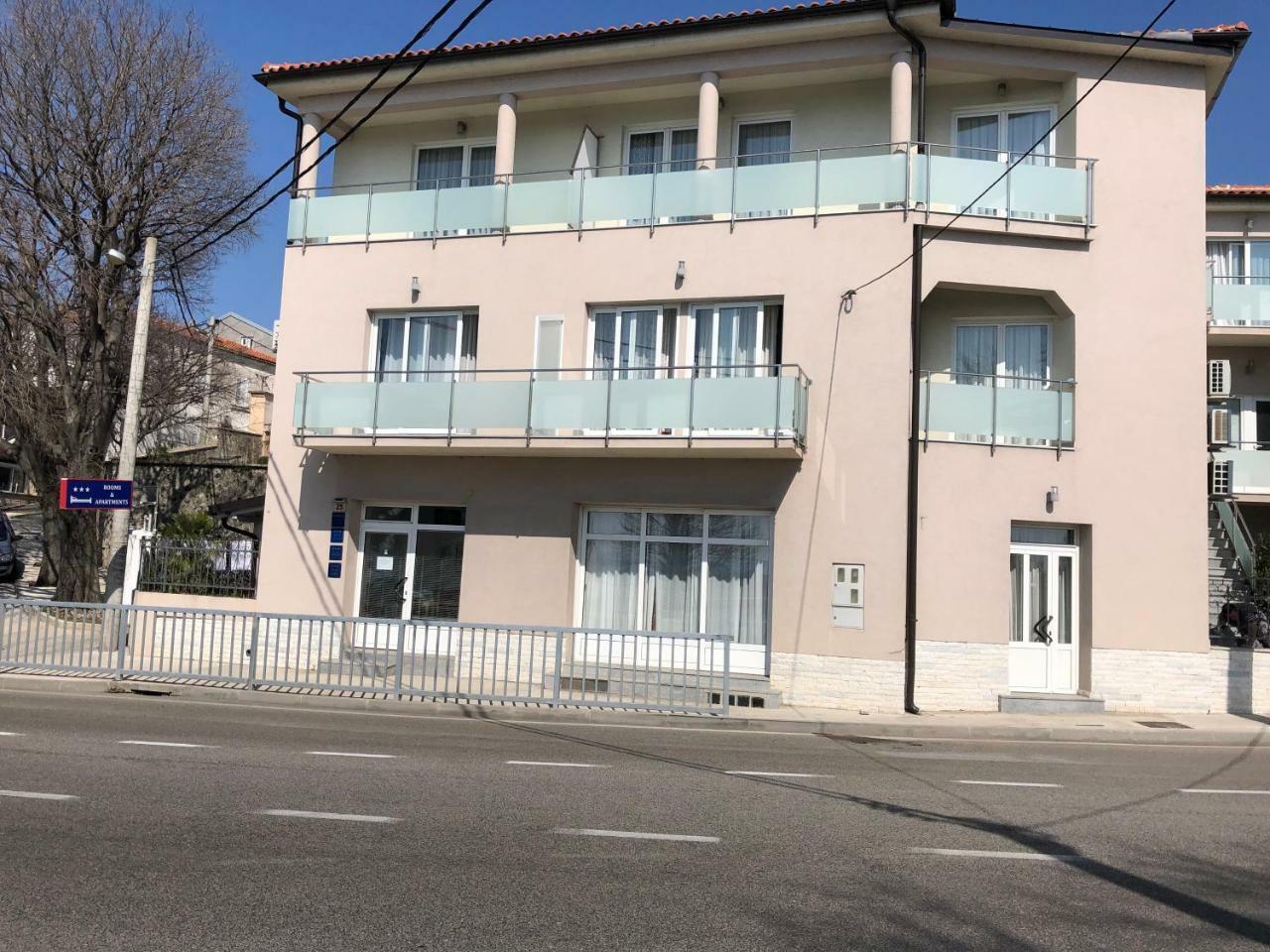 Apartmani I Sobe Ivancic1 Novi Vinodolski Bagian luar foto